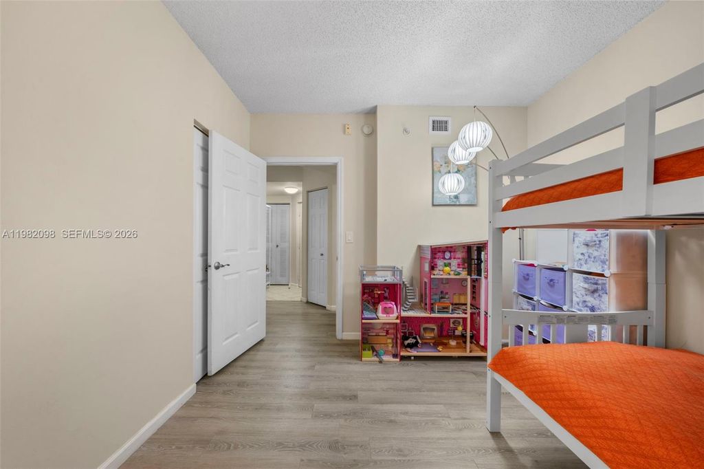 Image 20 of property listing at 17125 N Bay Rd 3312, Sunny Isles Beach, FL 33160