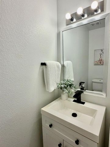 4807 E Oltorf ST B, Austin, TX 78741