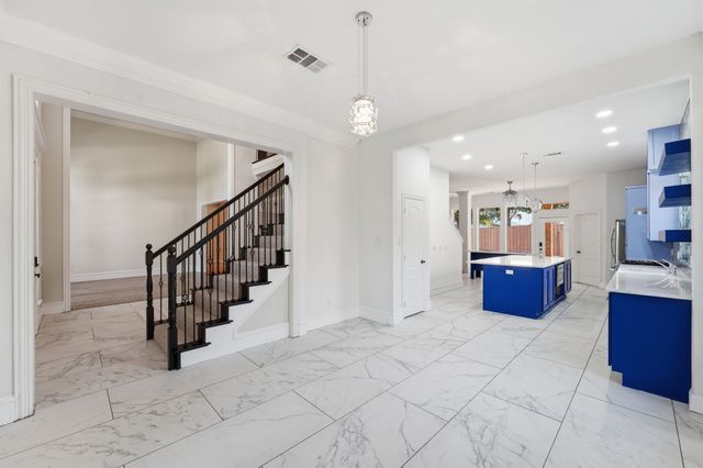 2533 Green Oak Drive, Carrollton, TX 75010