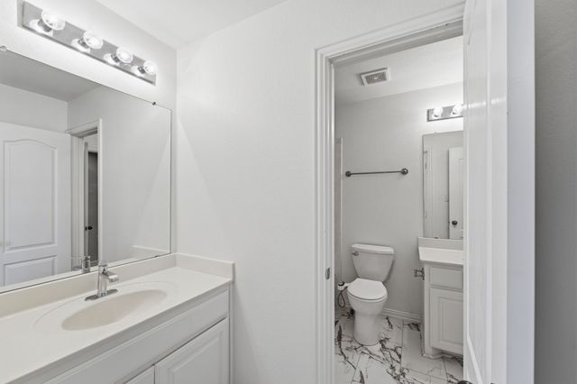 2533 Green Oak Drive, Carrollton, TX 75010