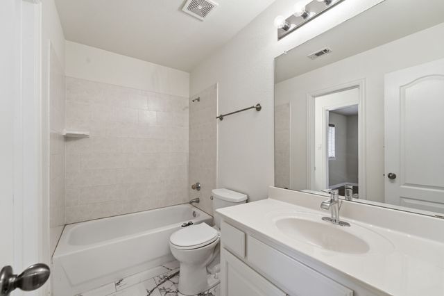 2533 Green Oak Drive, Carrollton, TX 75010