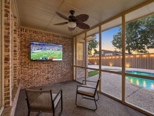 2533 Green Oak Drive, Carrollton, TX 75010