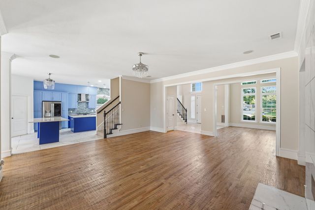 2533 Green Oak Drive, Carrollton, TX 75010
