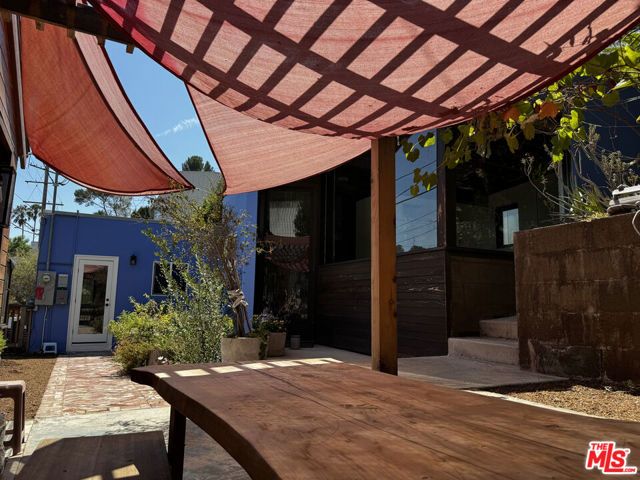 2257 Earl Street, Los Angeles, CA 90039