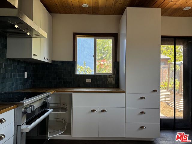 2257 Earl Street, Los Angeles, CA 90039
