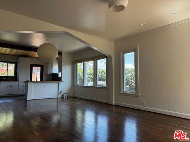 2257 Earl Street, Los Angeles, CA 90039