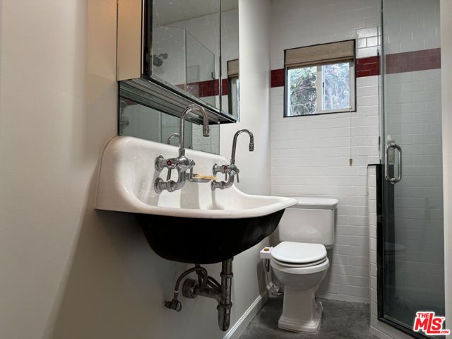 2257 Earl Street, Los Angeles, CA 90039