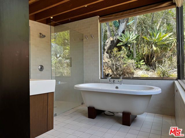 2257 Earl Street, Los Angeles, CA 90039