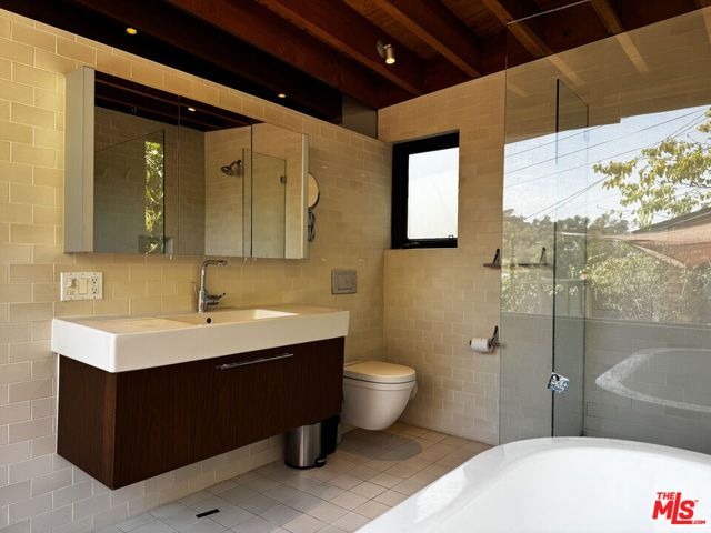 2257 Earl Street, Los Angeles, CA 90039