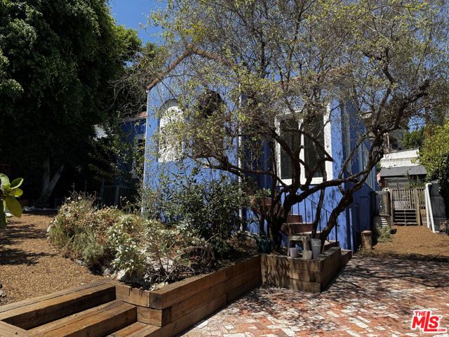 2257 Earl Street, Los Angeles, CA 90039