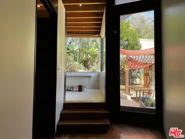 2257 Earl Street, Los Angeles, CA 90039