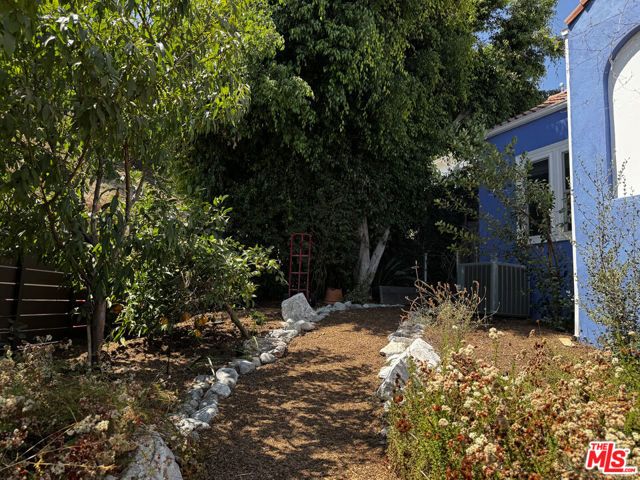 2257 Earl Street, Los Angeles, CA 90039