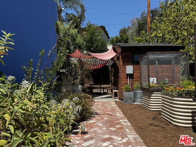 2257 Earl Street, Los Angeles, CA 90039