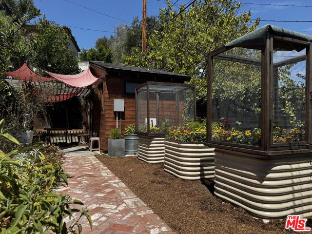 2257 Earl Street, Los Angeles, CA 90039