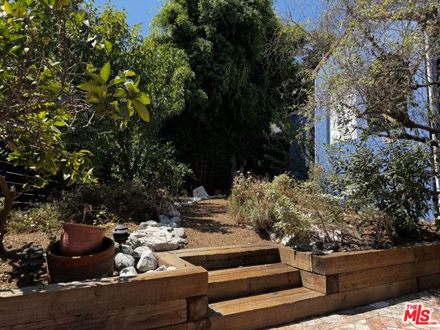 2257 Earl Street, Los Angeles, CA 90039