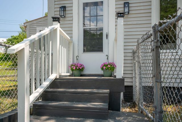 16 Spring Street, Franklin, NH 03235