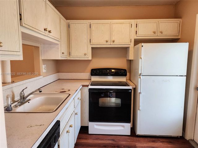 5071 W Oakland Park Boulevard 103, Lauderdale Lakes, FL 33313