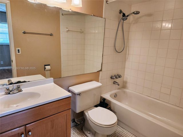 5071 W Oakland Park Boulevard 103, Lauderdale Lakes, FL 33313