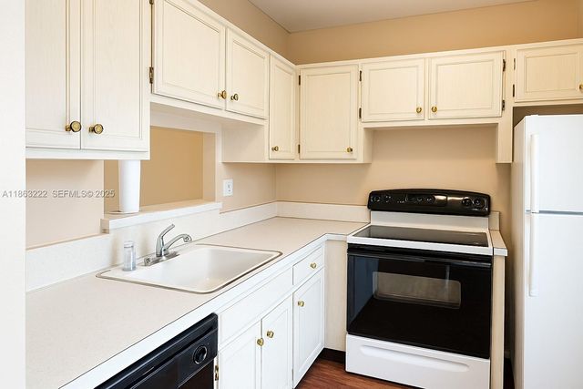 5071 W Oakland Park Boulevard 103, Lauderdale Lakes, FL 33313