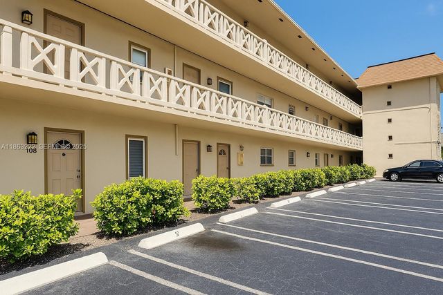 5071 W Oakland Park Boulevard 103, Lauderdale Lakes, FL 33313