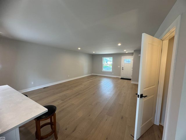 22704 Euclid Street, Saint Clair Shores, MI 48082