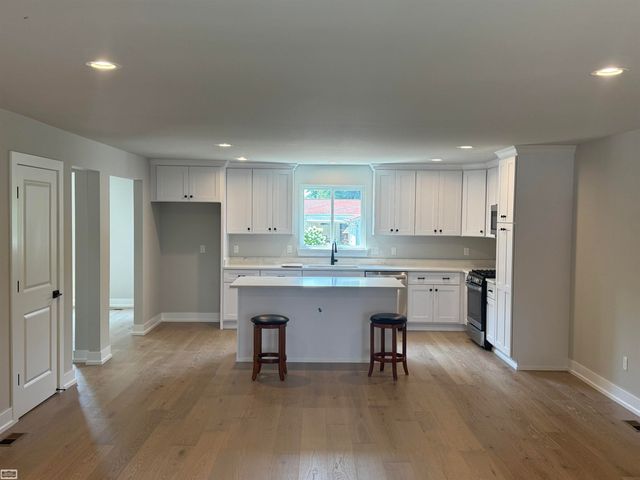 22704 Euclid Street, Saint Clair Shores, MI 48082