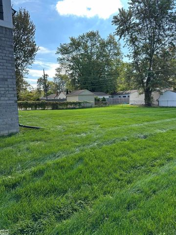 22704 Euclid Street, Saint Clair Shores, MI 48082