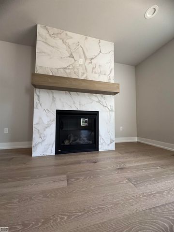 22704 Euclid Street, Saint Clair Shores, MI 48082