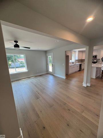 22704 Euclid Street, Saint Clair Shores, MI 48082