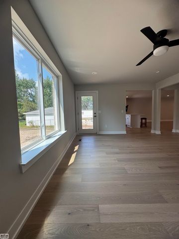 22704 Euclid Street, Saint Clair Shores, MI 48082