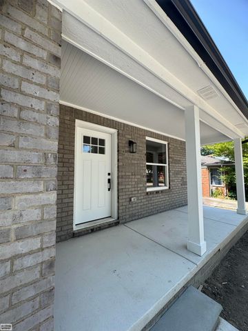 22704 Euclid Street, Saint Clair Shores, MI 48082