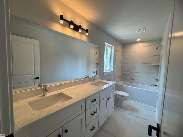 22704 Euclid Street, Saint Clair Shores, MI 48082