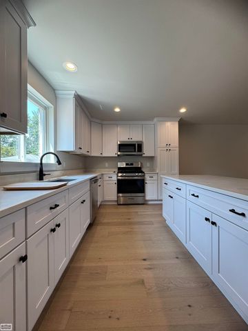 22704 Euclid Street, Saint Clair Shores, MI 48082