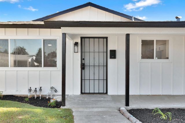 3126 W Alamos Avenue, Fresno, CA 93722