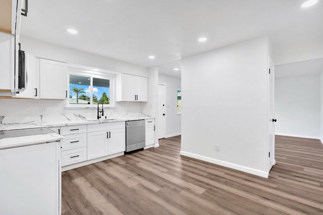 3126 W Alamos Avenue, Fresno, CA 93722