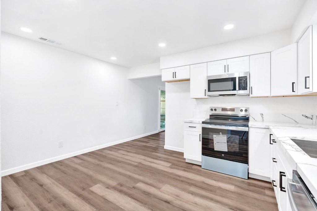 Image 11 of property listing at 3126 W Alamos Avenue, Fresno, CA 93722
