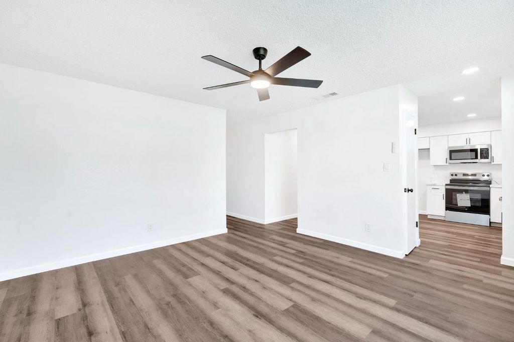 Image 6 of property listing at 3126 W Alamos Avenue, Fresno, CA 93722