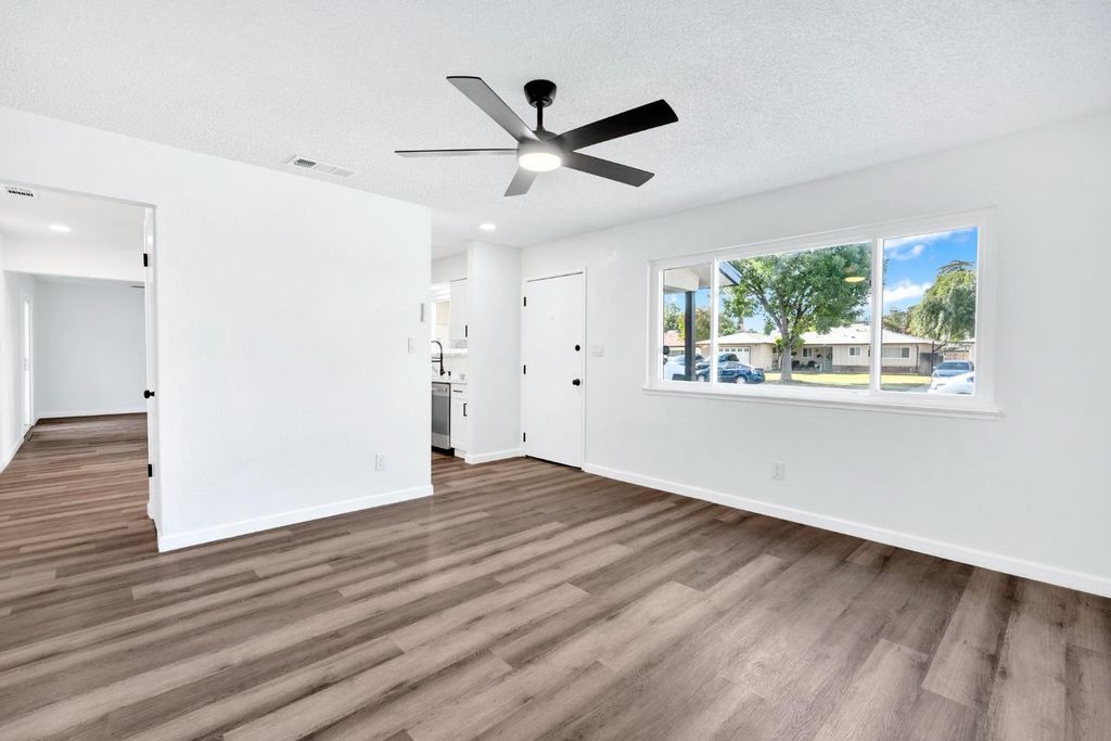 Image 7 of property listing at 3126 W Alamos Avenue, Fresno, CA 93722