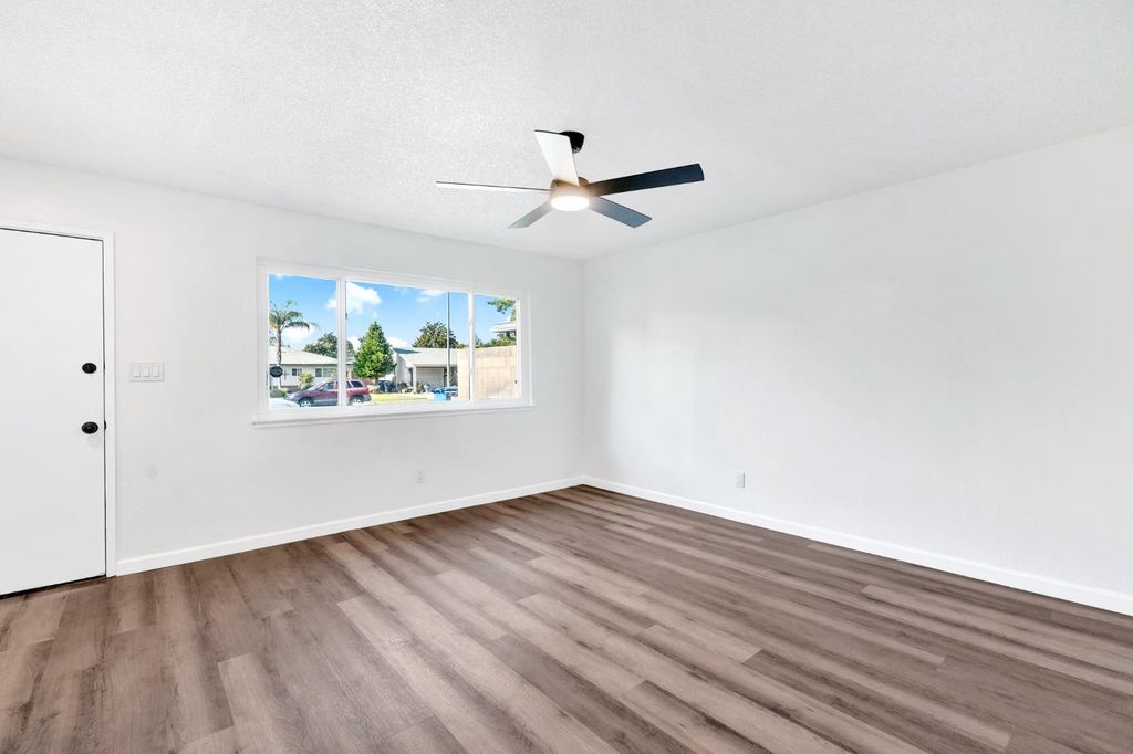 Image 8 of property listing at 3126 W Alamos Avenue, Fresno, CA 93722