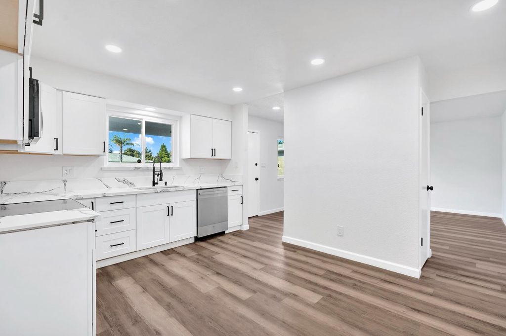 Image 9 of property listing at 3126 W Alamos Avenue, Fresno, CA 93722