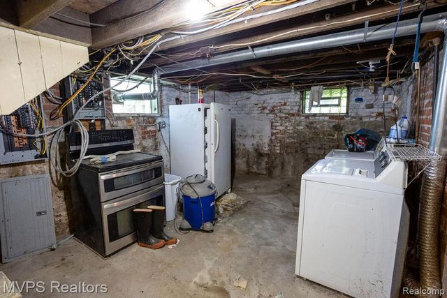 126 Clinton Street, Mount Clemens, MI 48043