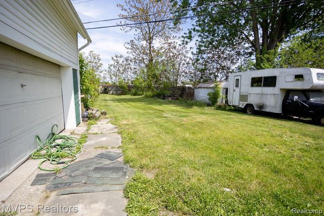 126 Clinton Street, Mount Clemens, MI 48043
