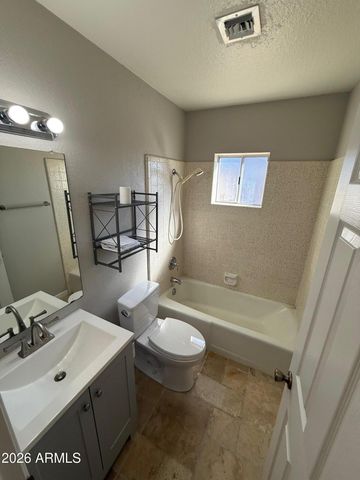 4818 W GRANDVIEW Road, Glendale, AZ 85306