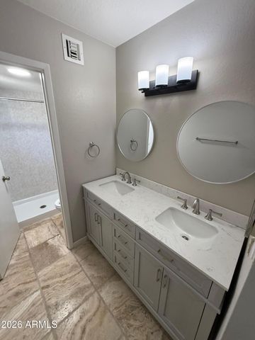 4818 W GRANDVIEW Road, Glendale, AZ 85306