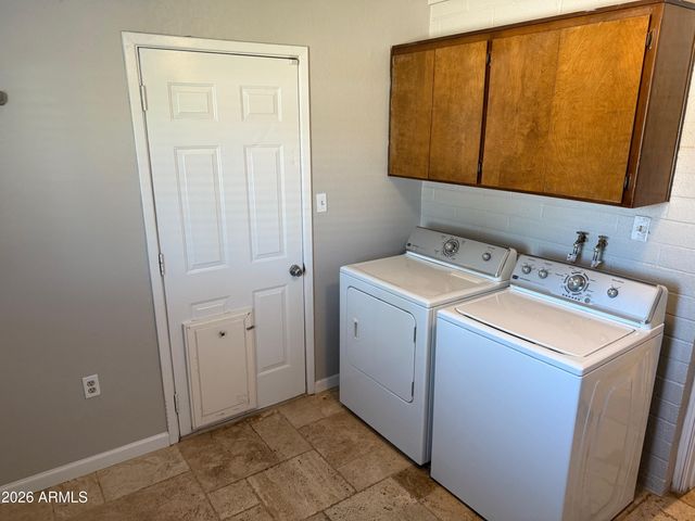 4818 W GRANDVIEW Road, Glendale, AZ 85306