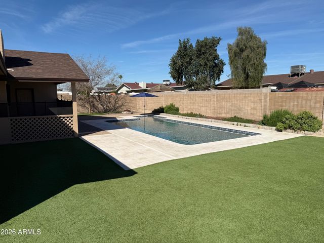 4818 W GRANDVIEW Road, Glendale, AZ 85306