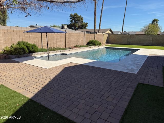 4818 W GRANDVIEW Road, Glendale, AZ 85306