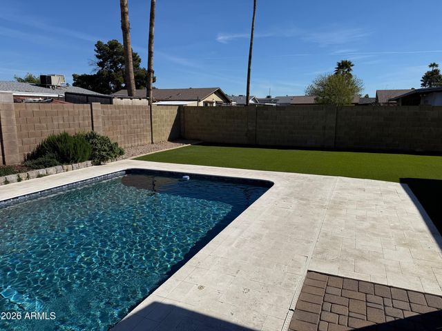 4818 W GRANDVIEW Road, Glendale, AZ 85306