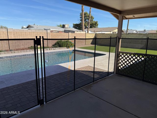 4818 W GRANDVIEW Road, Glendale, AZ 85306