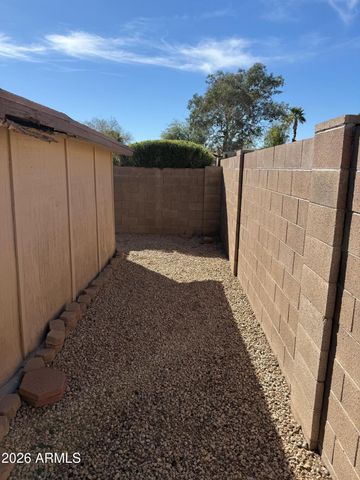 4818 W GRANDVIEW Road, Glendale, AZ 85306